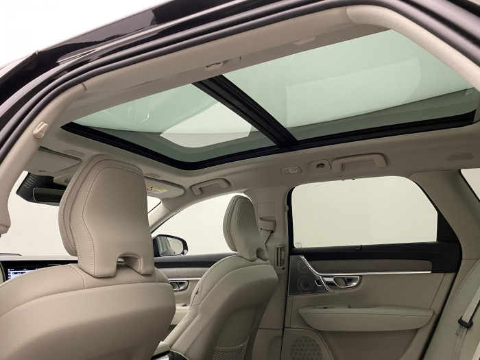 Volvo V90 T8 AWD Plug-in DARK ULTRA