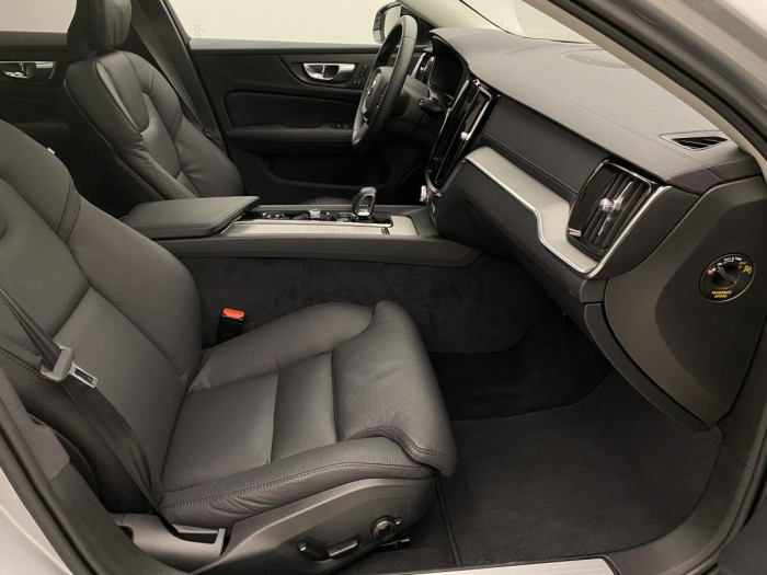 Volvo V60 B4 ULTIMATE DARK AUT REZERVACE