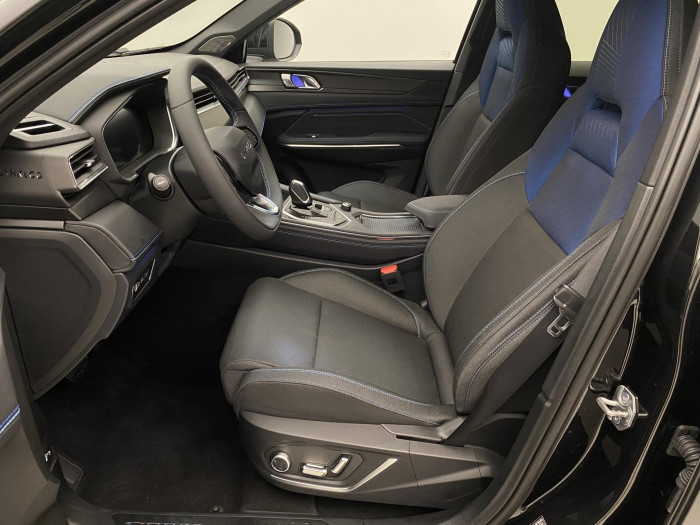 Lynk & Co 01 PHEV DCT AUT 1.maj REZERVACE