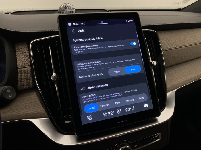 Volvo XC90 T8 AWD RECHARGE REZERVACE