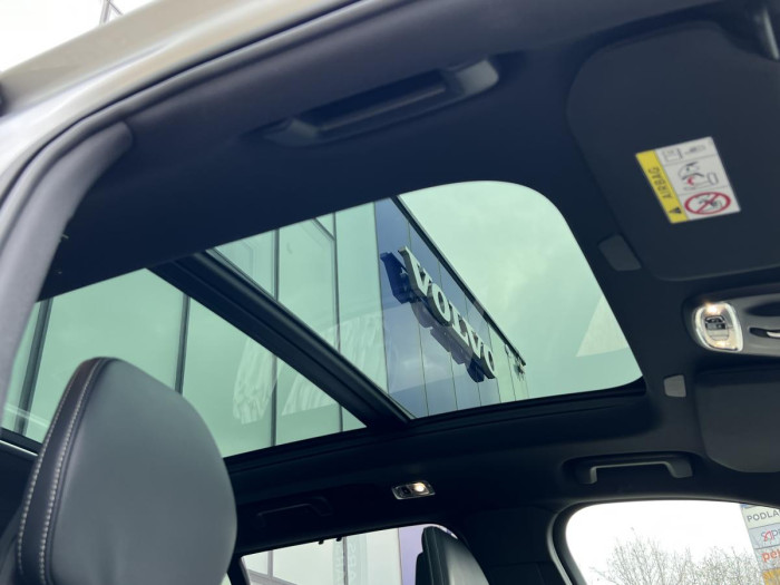 Volvo XC90 T8 AWD R-DESIGN Aut REZERVACE