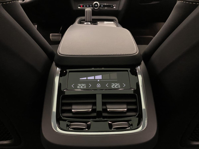 Volvo V90 B6 AWD R-DESIGN AUT REZERVACE