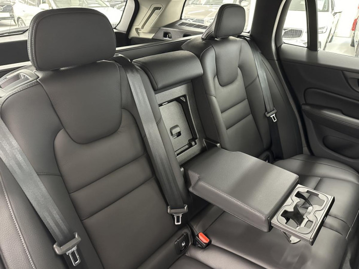 Volvo V60 CROSS COUNTRY B4 REZERVACE