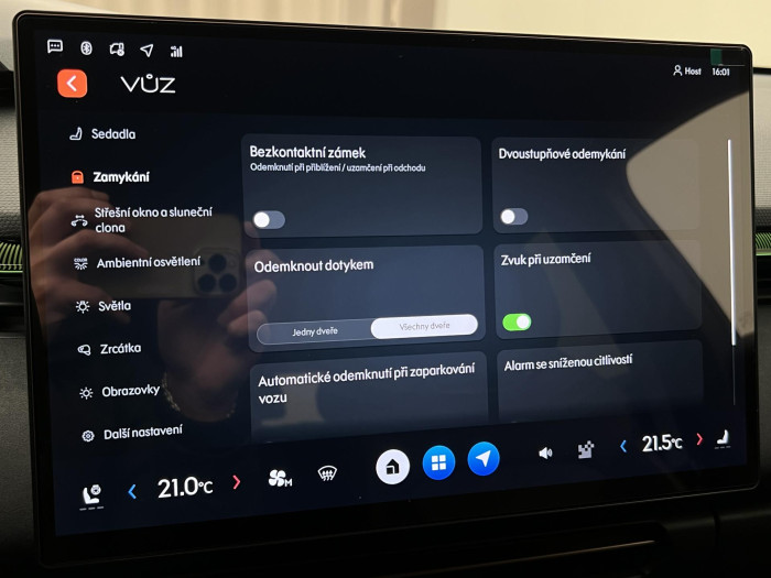 Lynk & Co 08 MORE PHEV