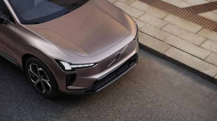 Volvo EX60 PURE ELECTRIC PLUS P10 AWD