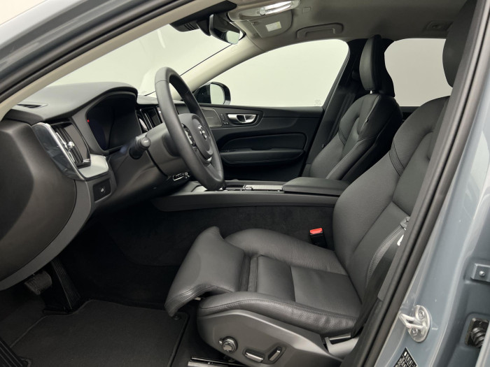 Volvo XC60 B4 AWD PLUS DARK AUT 1.maj.