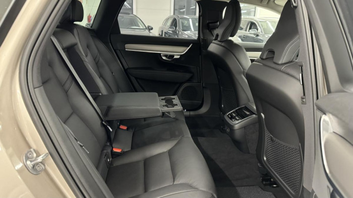 Volvo V90 CROSS COUNTRY B4 AWD REZERVACE