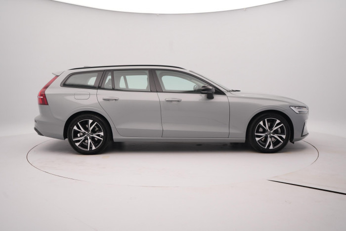 Volvo V60 B4 PLUS DARK CZ 1.maj