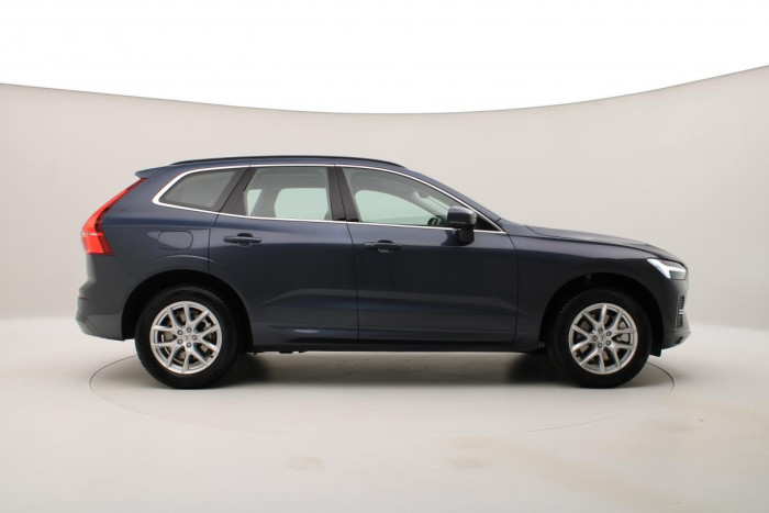Volvo XC60 B4 MOMENTUM AUT REZERVACE 2.0 Momentum