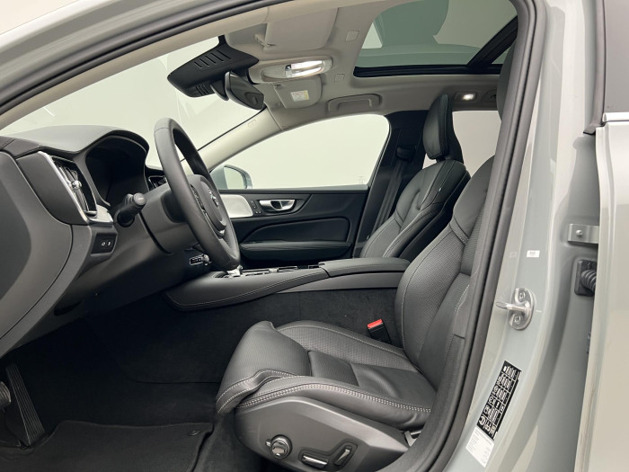 Volvo V60 T6 AWD RECHARGE ULTRA BRIGHT