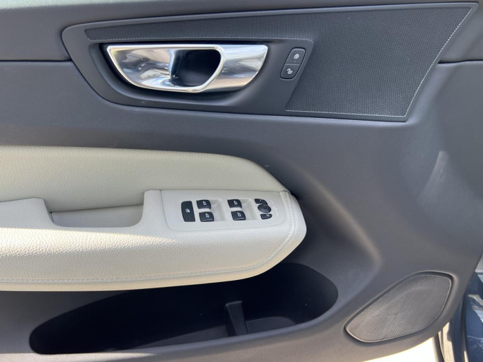 Volvo XC60 D3 MOMENTUM NAVIGACE 1.maj. 2.0 d Momentum