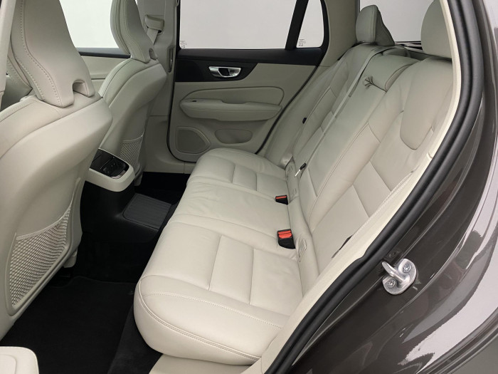 Volvo V60 T8 AWD PLUG-IN BRIGHT ULTRA CZ