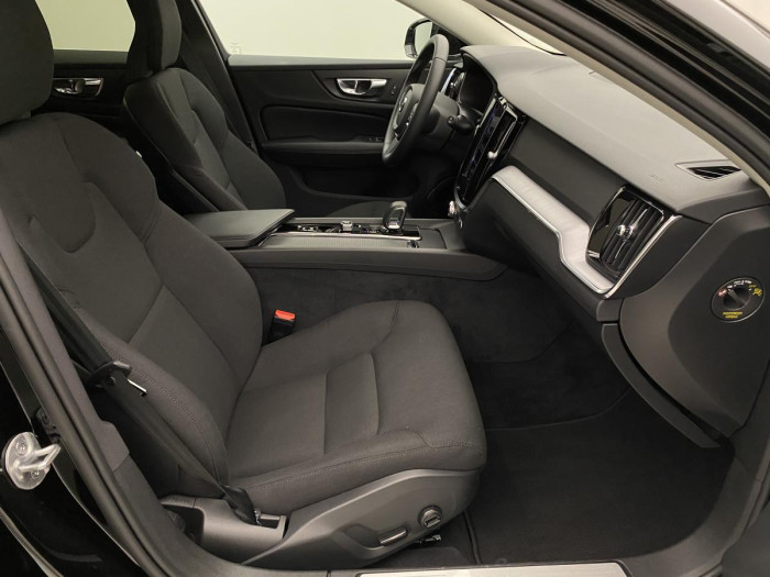 Volvo V60 B4 CORE AUT 1.maj. REZERVACE