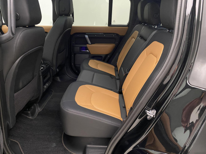 Land Rover Defender D300 HSE AUT AWD REZERVACE 3.0 d