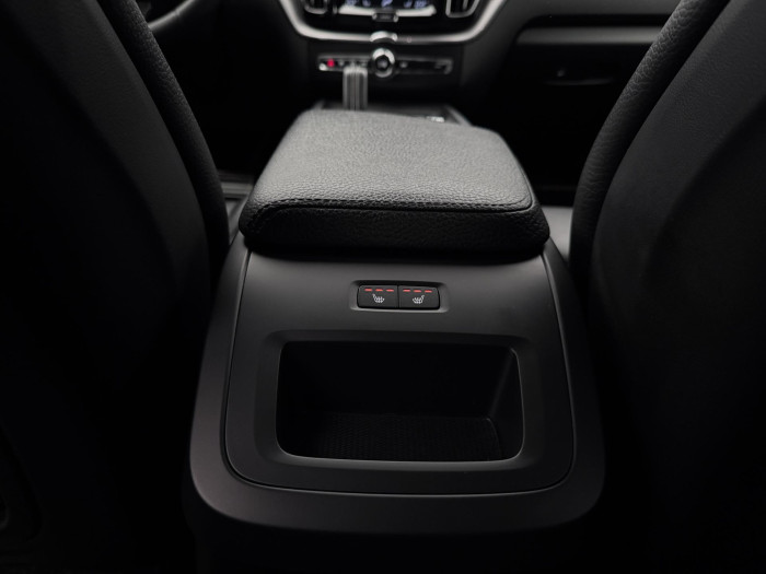 Volvo XC60 T8 AWD RECHARGE REZERVACE