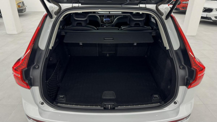 Volvo XC60 T6 AWD RECHARGE REZERVACE