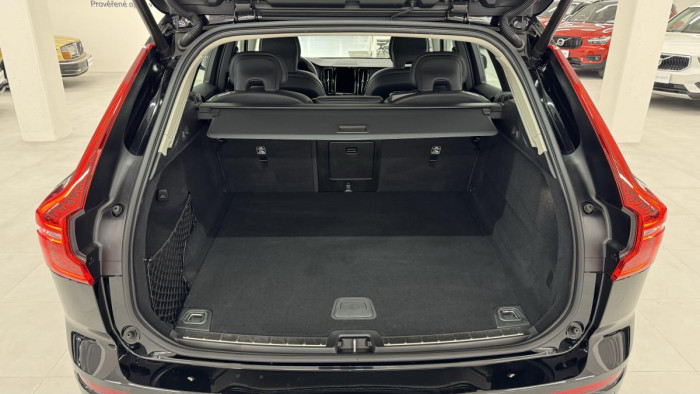Volvo XC60 B4 AWD PLUS DARK REZERVACE 2.0 Plus