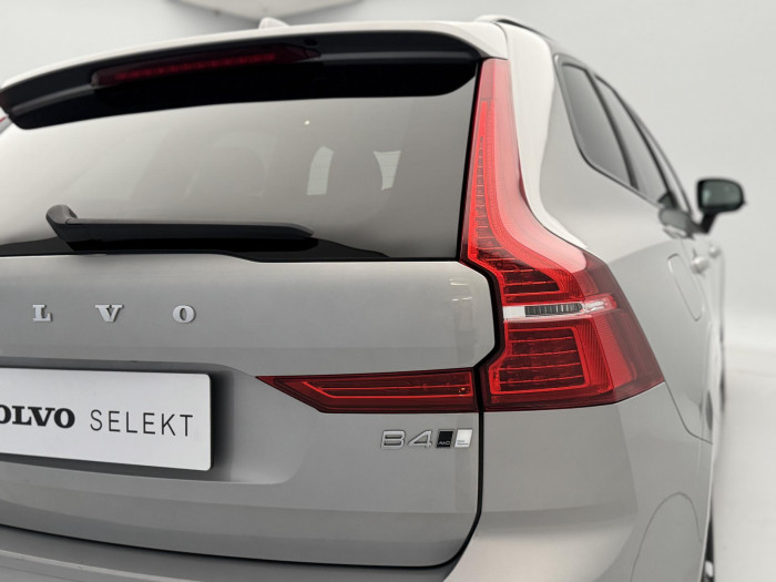Volvo XC60 B4 AWD R-DESIGN AUT