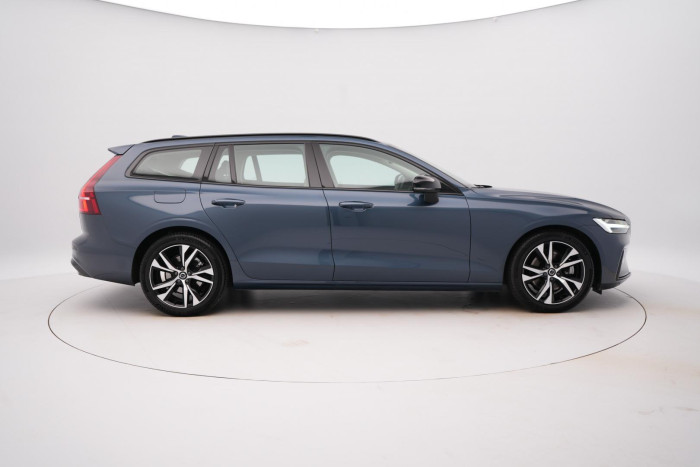 Volvo V60 B4 PLUS DARK AUT 1.maj