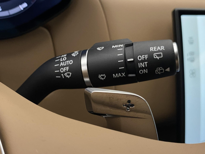 Land Rover Range Rover P550e AUTOBIOGRAPHY SWB