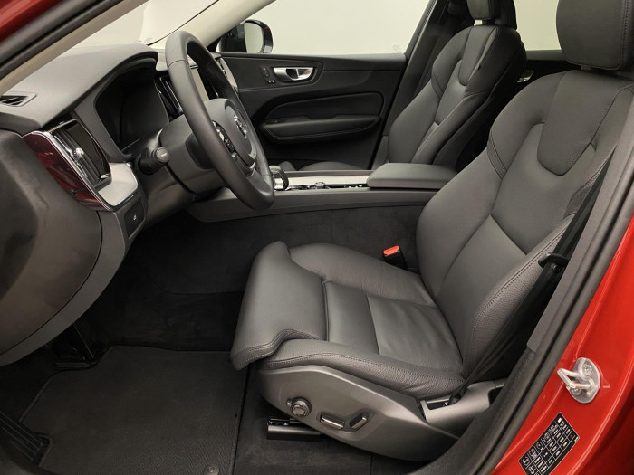 Volvo XC60 B4 AWD PLUS DARK AUT CZ 1.maj.