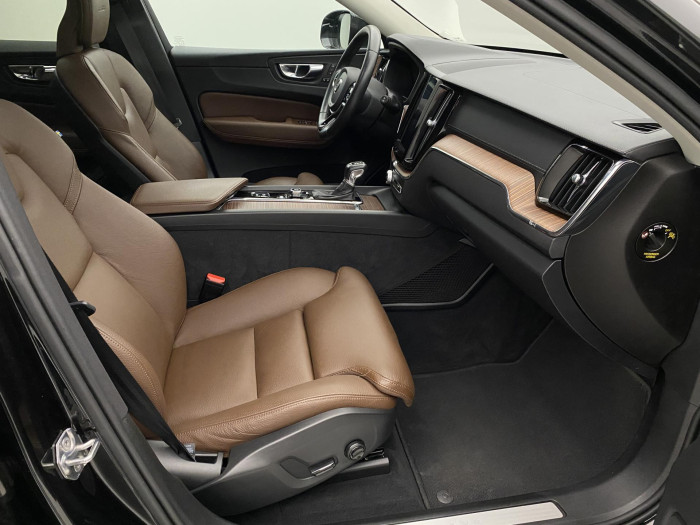 Volvo XC60 T5 AWD INSCRIPTION AUT CZ