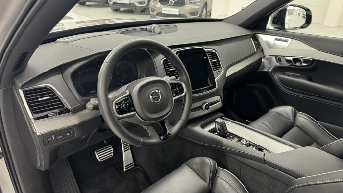 Volvo XC90 T8 AWD R-DESIGN REZERVACE