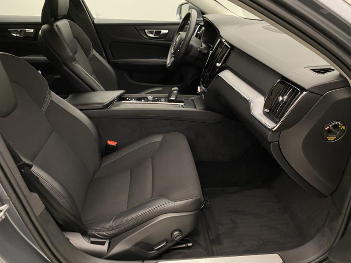 Volvo V60 B4 MOMENTUM AUT REZERVACE 2.0 Momentum