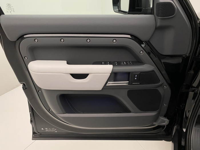 Land Rover Defender 110 D250 X-DYNAMIC SE AWD AUT 3.0 d Dynamic SE