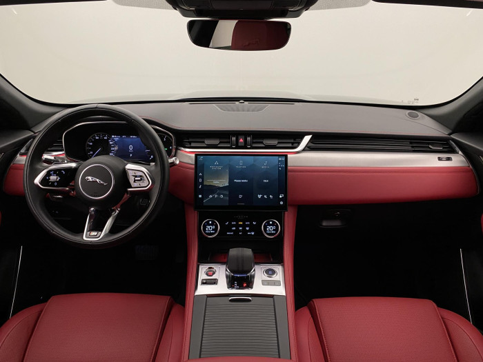 Jaguar F-Pace D300 S R-DYNAMIC AWD REZERVACE 3.0 d Dynamic