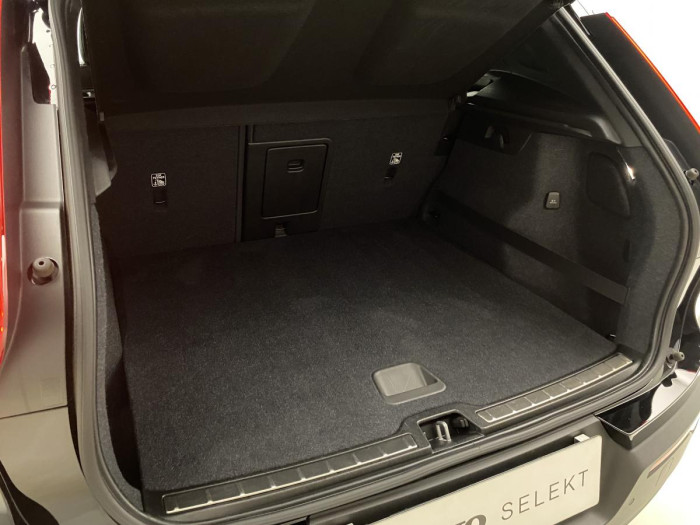 Volvo XC40 T3 R-DESIGN AUT REZERVACE