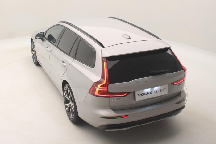 Volvo V60 B4 PLUS DARK AUT CZ 1.maj