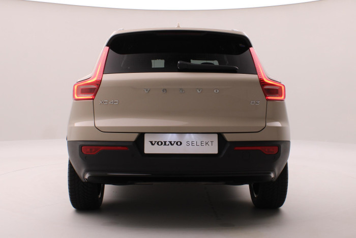 Volvo XC40 B3 DARK PLUS REZERVACE