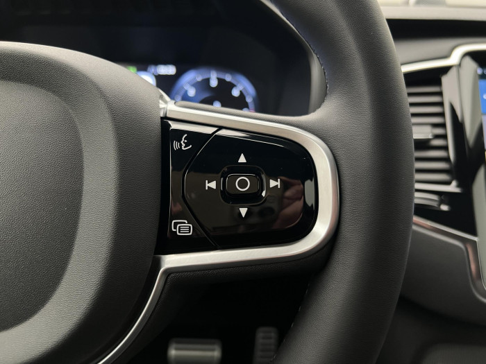 Volvo XC90 B5 AWD R-DESIGN 7MÍSTNÁ AUT