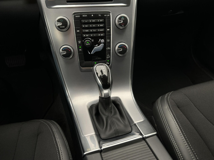 Volvo XC60 D4 AWD MOMENTUM AUT CZ 2.4 d Momentum