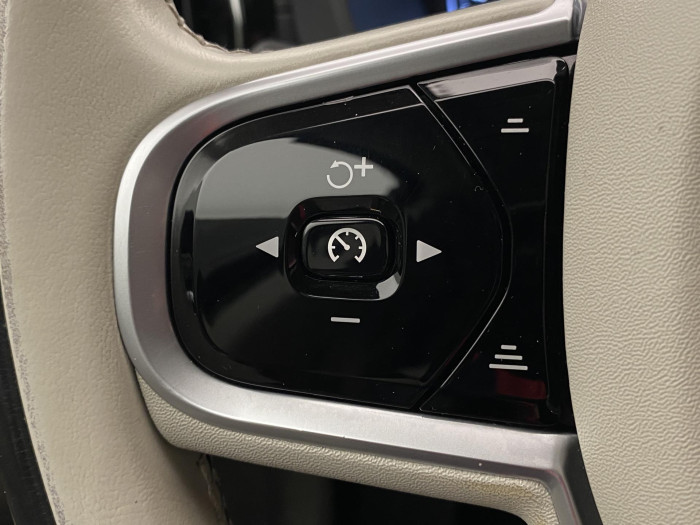 Volvo XC60 B4 AWD DARK PLUS AUT CZ