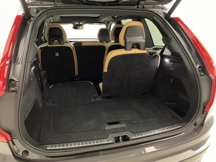 Volvo XC90 B5 AWD PLUS BRIGHT REZERVACE