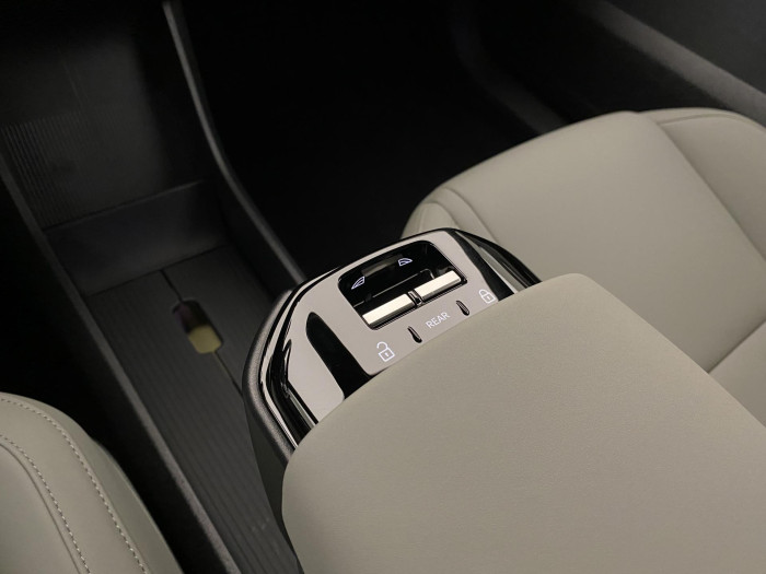 Volvo EX30 PURE ELECTRIC PLUS RWD