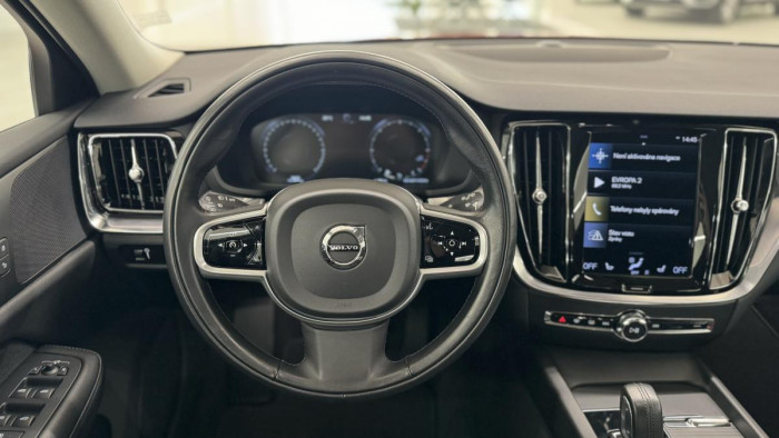 Volvo V60 B4 MOMENTUM AUT REZERVACE 2.0 Momentum