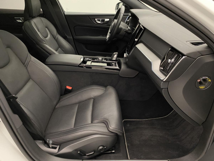 Volvo V60 T6 AWD RECHARGE REZERVACE