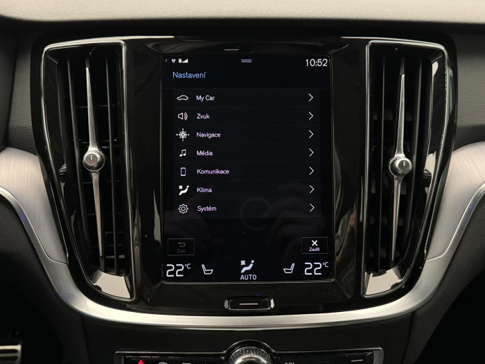 Volvo V60 B4 MOMENTUM PRO AUT CZ 1.maj. 2.0 Momentum