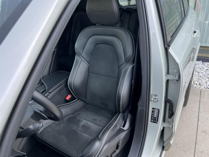 Volvo XC90 B5 AWD R-DESIGN 7MÍSTNÁ Aut