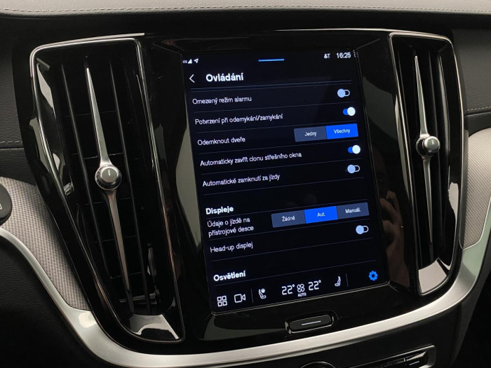 Volvo V60 B4 ULTIMATE DARK AUT REZERVACE
