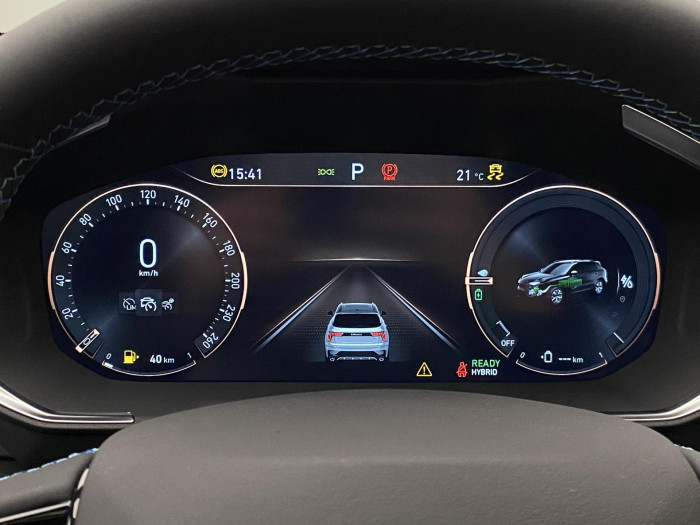 Lynk & Co 01 PHEV DCT AUT 1.maj REZERVACE