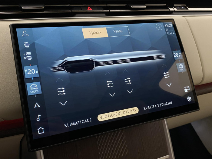 Land Rover Range Rover P550e AUTOBIOGRAPHY SWB