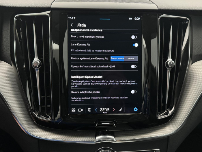 Volvo XC60 B5 AWD DARK PLUS CZ 1.maj