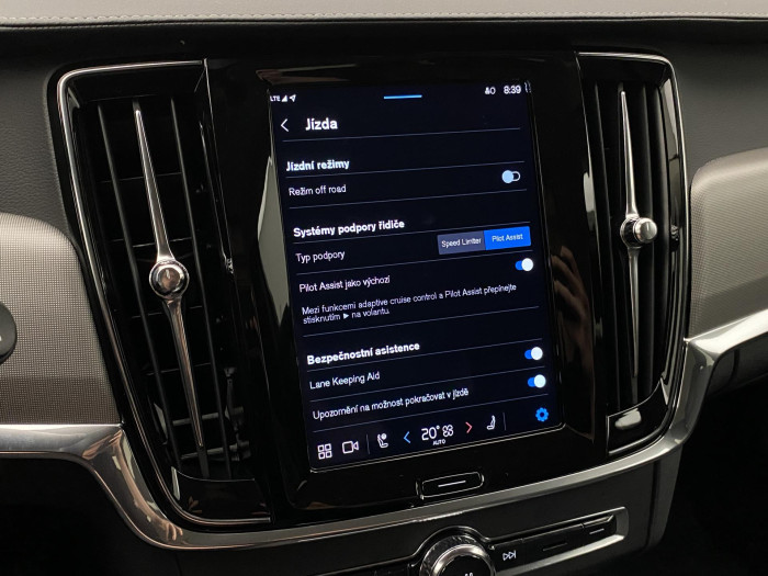 Volvo V90 CC B4 AWD PLUS AUT CZ 1.maj