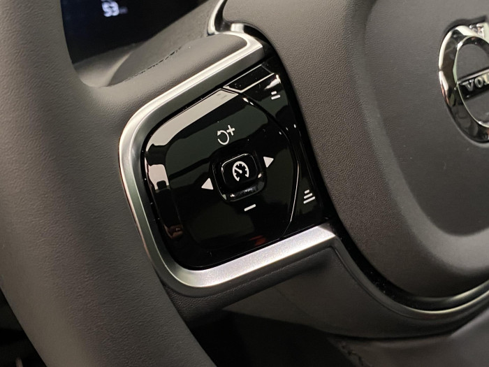 Volvo XC60 T6 AWD PLUS DARK REZERVACE