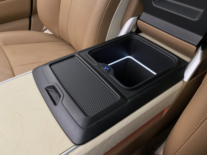 Land Rover Range Rover SV P530 LWB 1.maj.