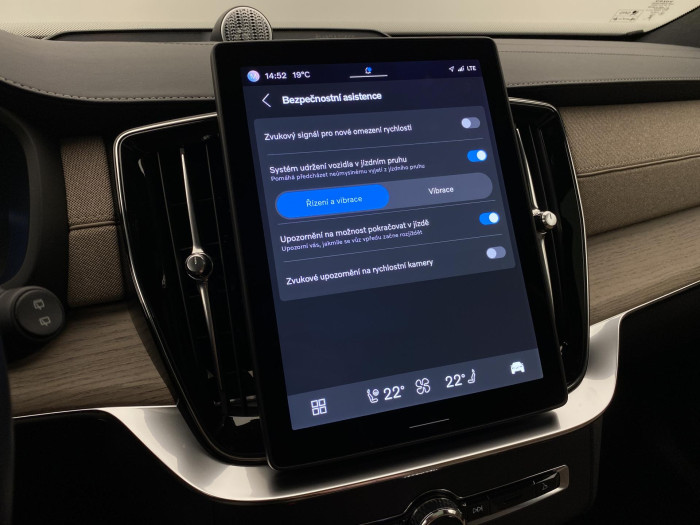 Volvo XC90 T8 AWD RECHARGE REZERVACE